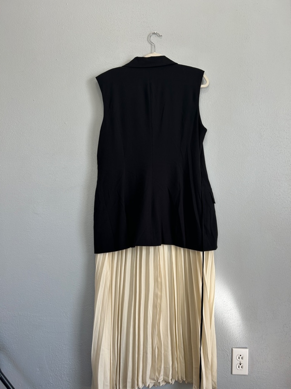 NWT Beautiful Sleeveless pleated skirt Midi-A Line Dress by Future Collective. - Picture 3 of 5